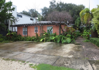1609 Ne 4th Court - Photo 1