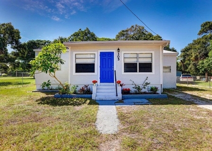 305 N 13th Street - Photo 1