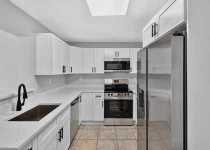 1037 W 28th Street - Photo 1