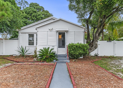 645 Ne 38th Street - Photo 1