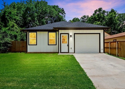 1104 W Elm Street - Photo 1