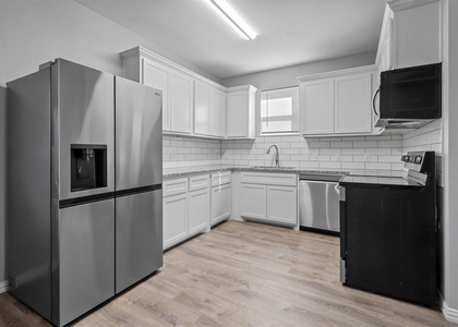 525-527 E Ball Street - Photo 1