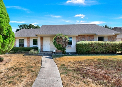 108 Kingsbridge Drive - Photo 1