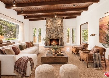 2370 Nichols Canyon Road - Photo 1