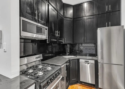 562 Hudson Street - Photo 1