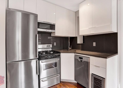 1590 Lexington Avenue - Photo 1