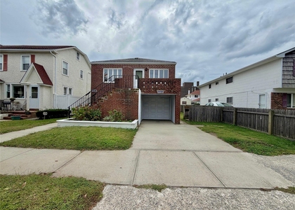 624 W Beech Street - Photo 1