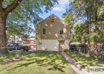 405 Maple Avenue - Photo 1