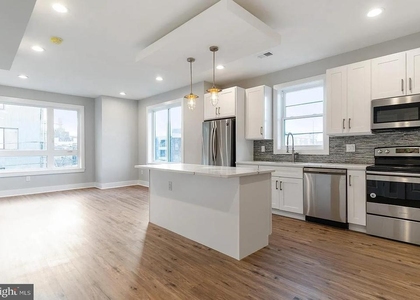 2101 E Huntingdon Street - Photo 1