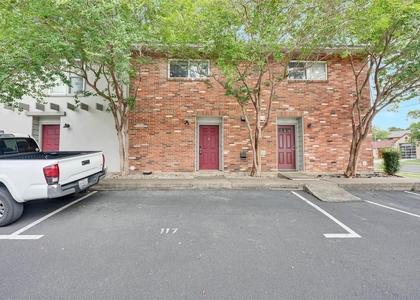 2122 Hancock Dr - Photo 1