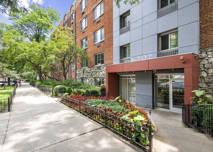 707 W Sheridan Road - Photo 1
