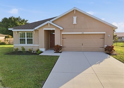 226 Ne 9th Avenue - Photo 1