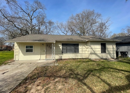 6139 Belcrest Street - Photo 1