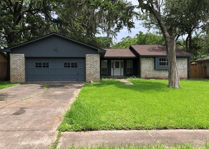 303 Dogwood Street - Photo 1