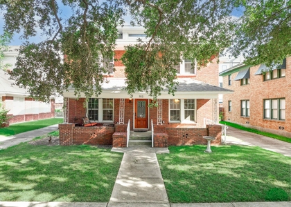 512 W Pierce Street - Photo 1