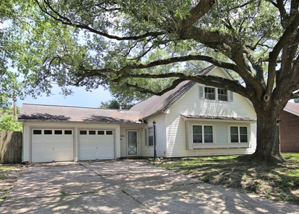 9634 Bundy - Photo 1