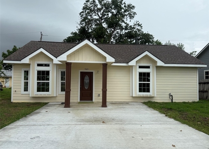 903 Harris Avenue - Photo 1