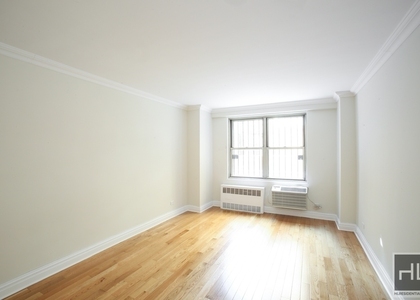 West 89th Street - Photo 1