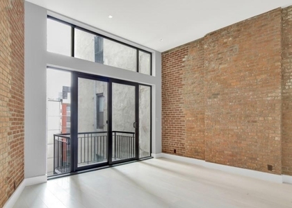 Bowery - Photo 1