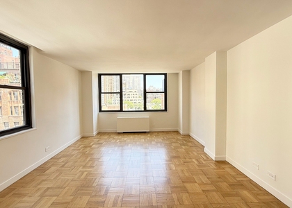East 49 Street - Photo 1
