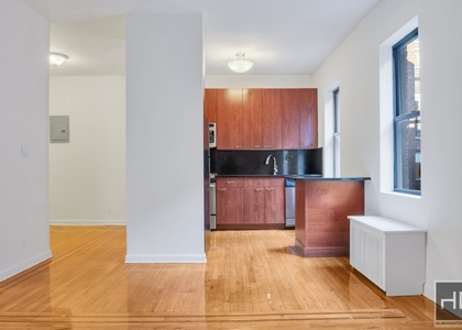 Madison Avenue - Photo 1