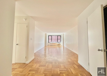 Fourth Avenue - Photo 1