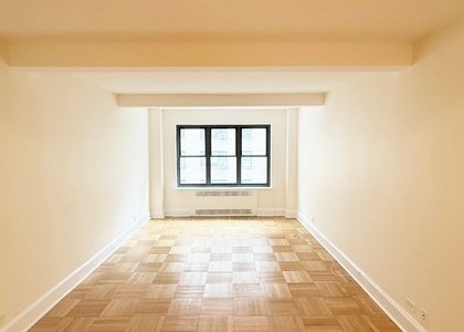 East 56 Street - Photo 1