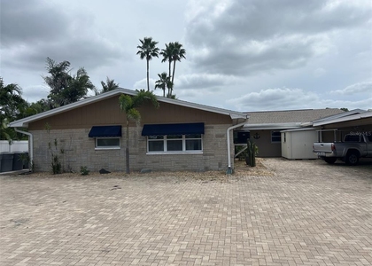 365 Capri Boulevard - Photo 1