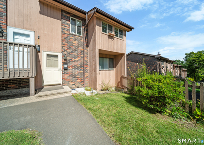 232 Oakville Avenue - Photo 1