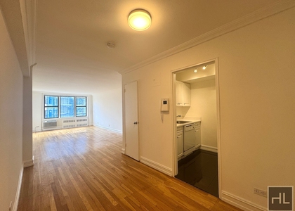 West 13 Street - Photo 1