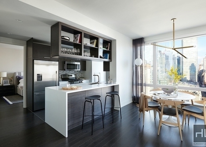 Tenth Avenue - Photo 1