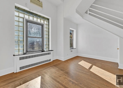 East 31 Street - Photo 1