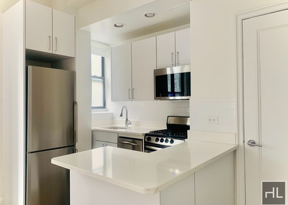 East 46 Street - Photo 1