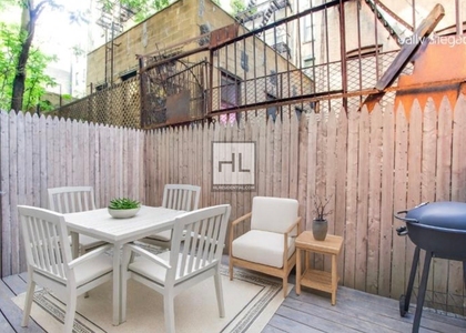 Mott Street - Photo 1