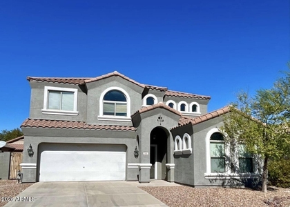 722 E Saddle Way - Photo 1