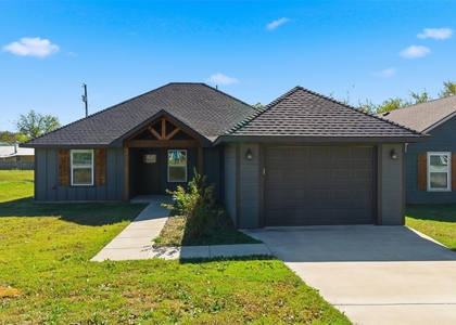 612 W Coffin Street - Photo 1