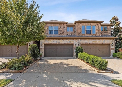 4820 Pasadena Drive - Photo 1