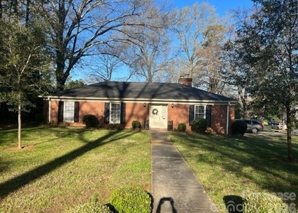 2600 Selwyn Avenue - Photo 1
