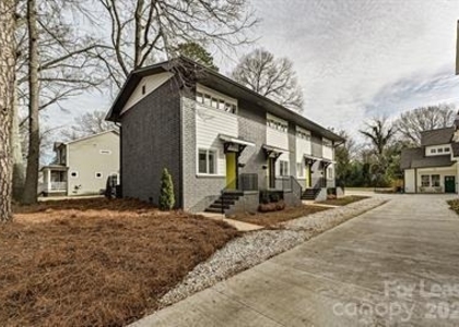 215 S Gardner Avenue - Photo 1
