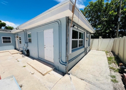1210 S D Street - Photo 1