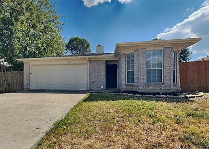 320 Faircrest Drive - Photo 1