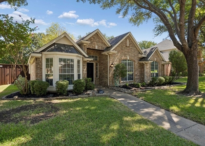 305 Fairfax Drive - Photo 1
