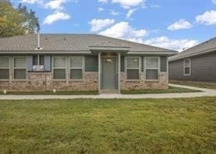 324 W Munson Street - Photo 1