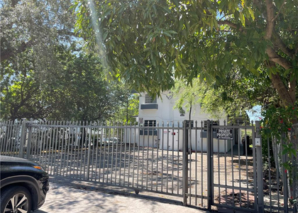1052 Nw 4th Street - Photo 1