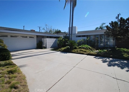 3292 Kenilworth Drive - Photo 1