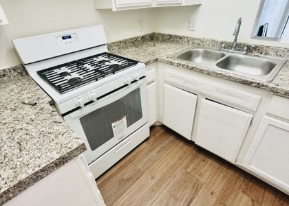 600 W 3rd - Photo 1