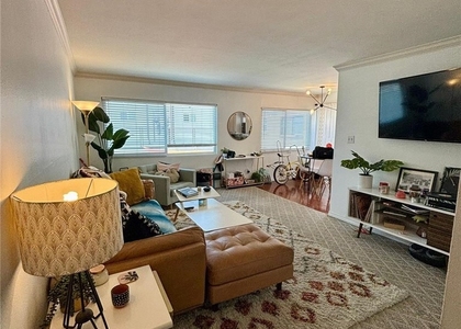 615 E Broadway - Photo 1
