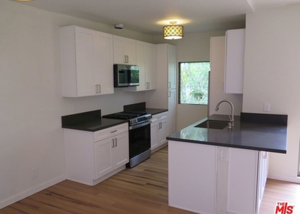 1022 N Croft Avenue - Photo 1