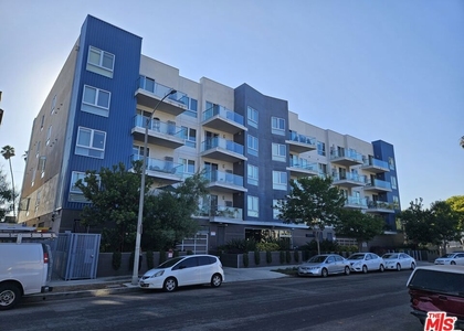 105 S Mariposa Avenue - Photo 1