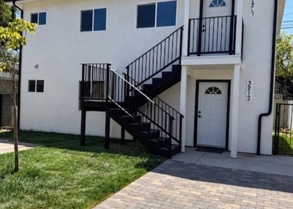 3212 1/2 Glenhurst Avenue - Photo 1